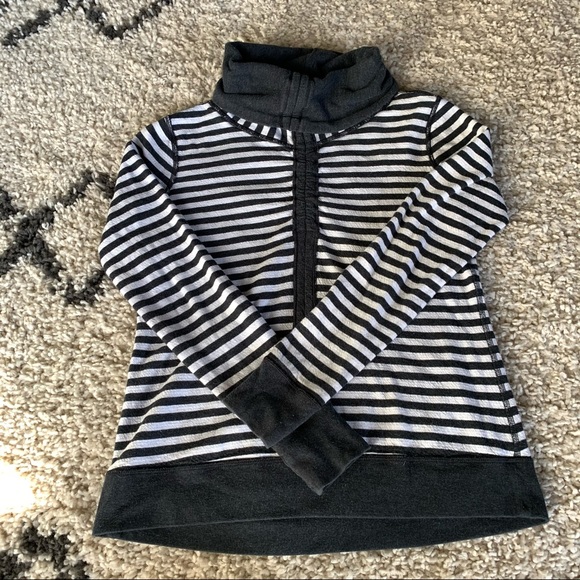 Lululemon Reversible Pullover - Picture 4 of 6